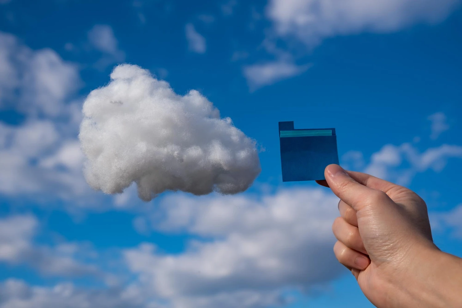 Almacenamiento rápido y ordenado ahora: niveles SSD inteligentes, sincronización en la nube y copias de seguridad versionadas en las que confiarás
